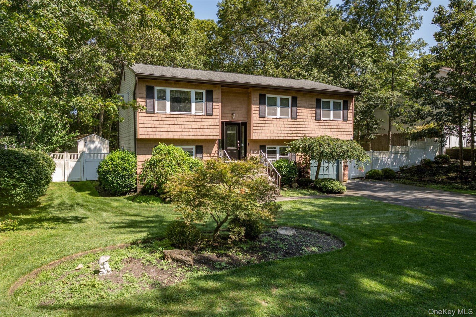 #2 photo, 588 Boxwood Drive, サフォーク郡 Shirley , NY 11967