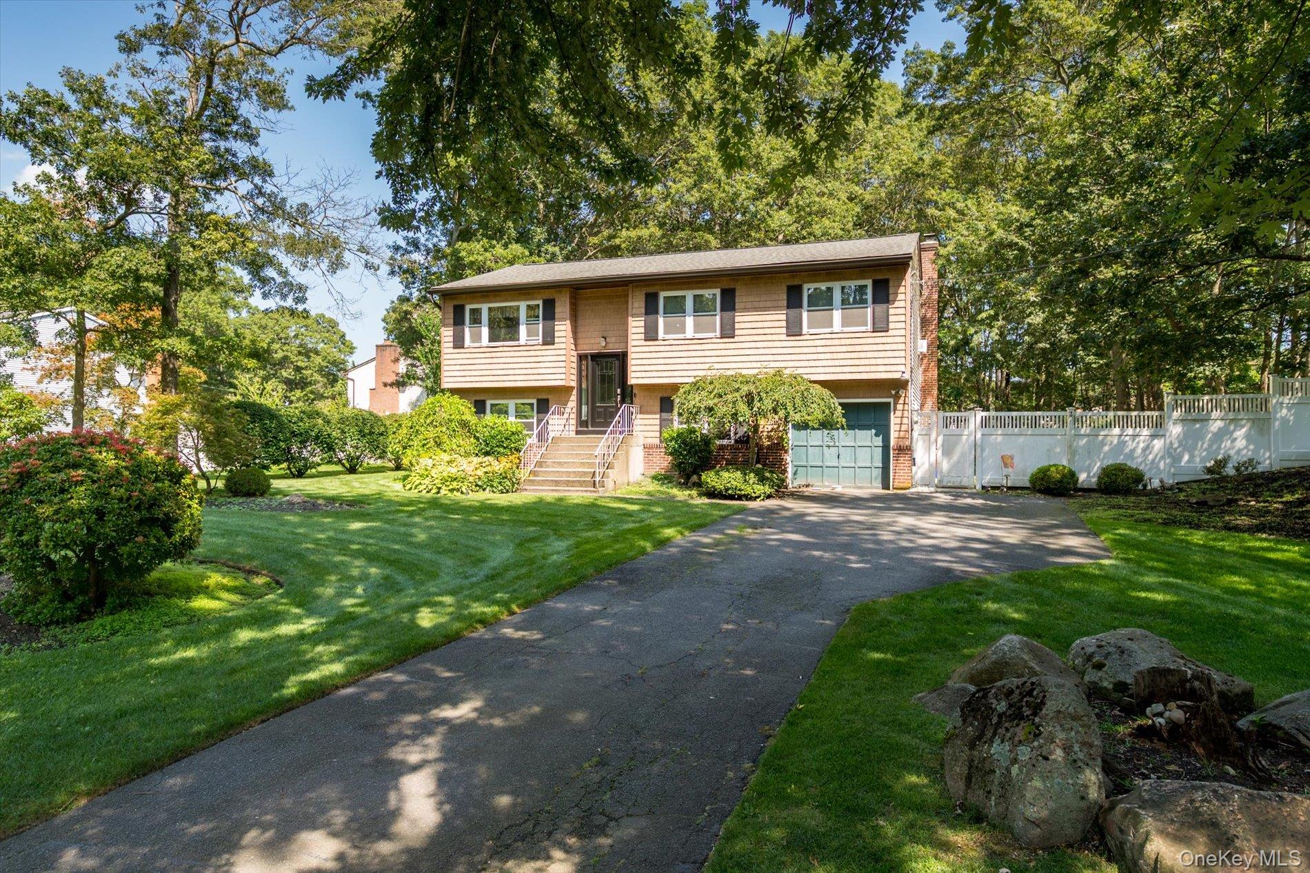 #3 photo, 588 Boxwood Drive, サフォーク郡 Shirley , NY 11967