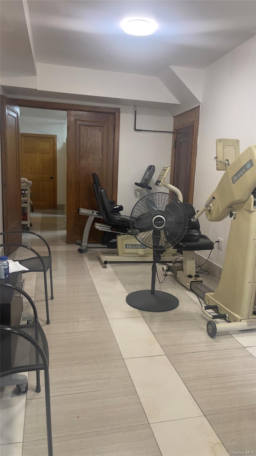 #10 photo, 85-14 168th Street, クイーンズ区 Jamaica Hills , NY 11432