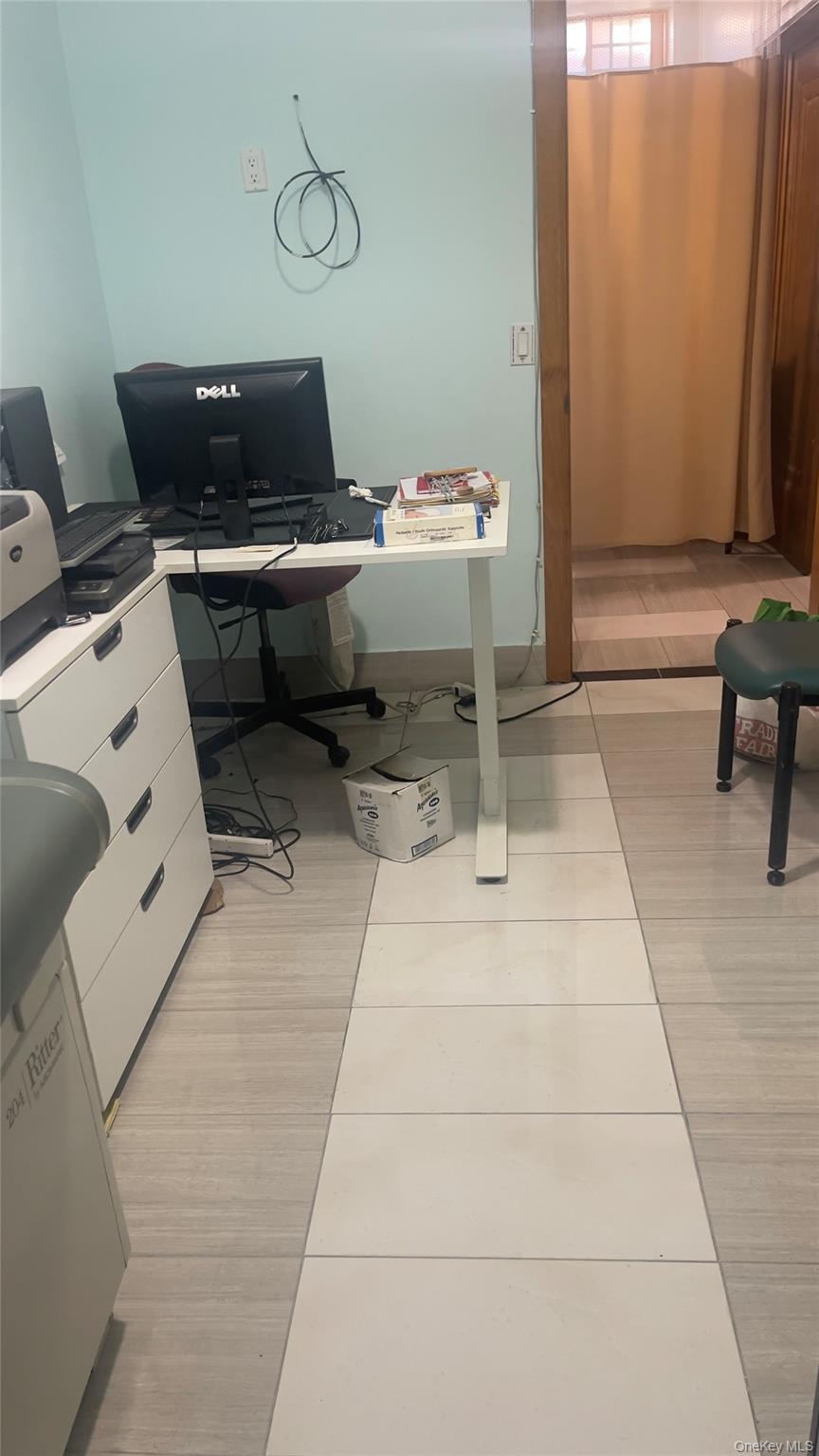 #7 photo, 85-14 168th Street, クイーンズ区 Jamaica Hills , NY 11432