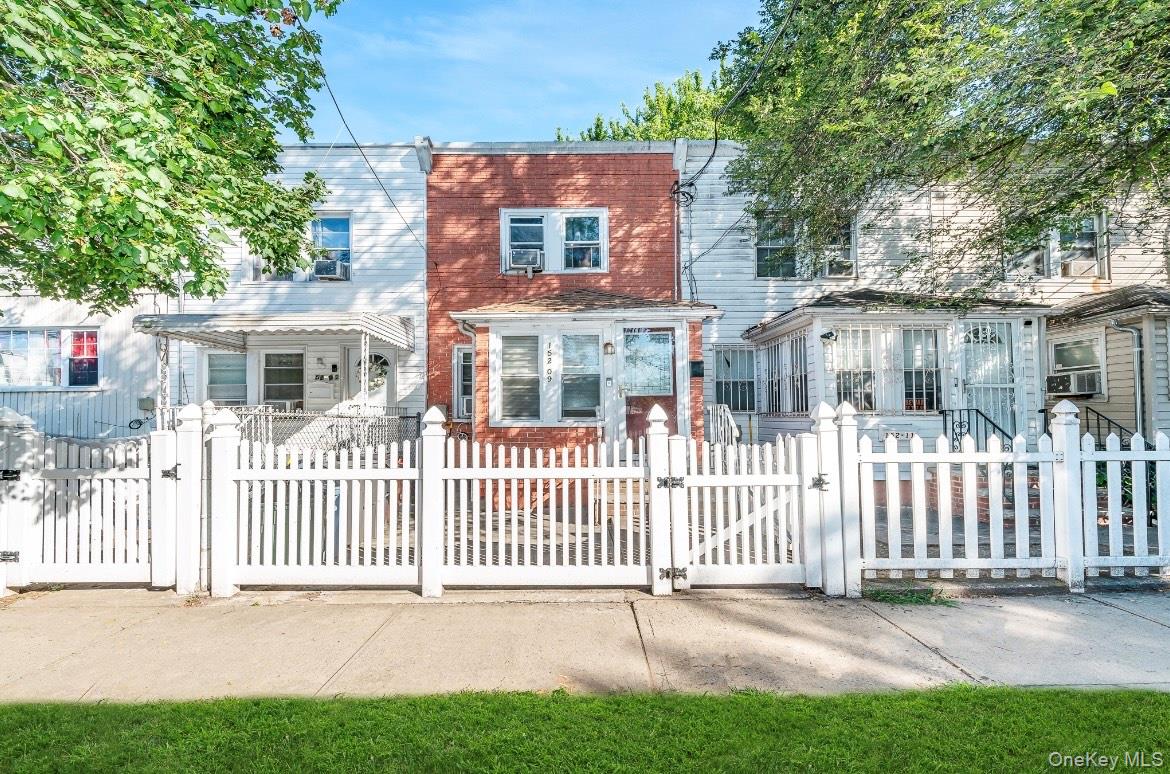 #1 photo, 15209 118th Avenue, クイーンズ区 Jamaica , NY 11434