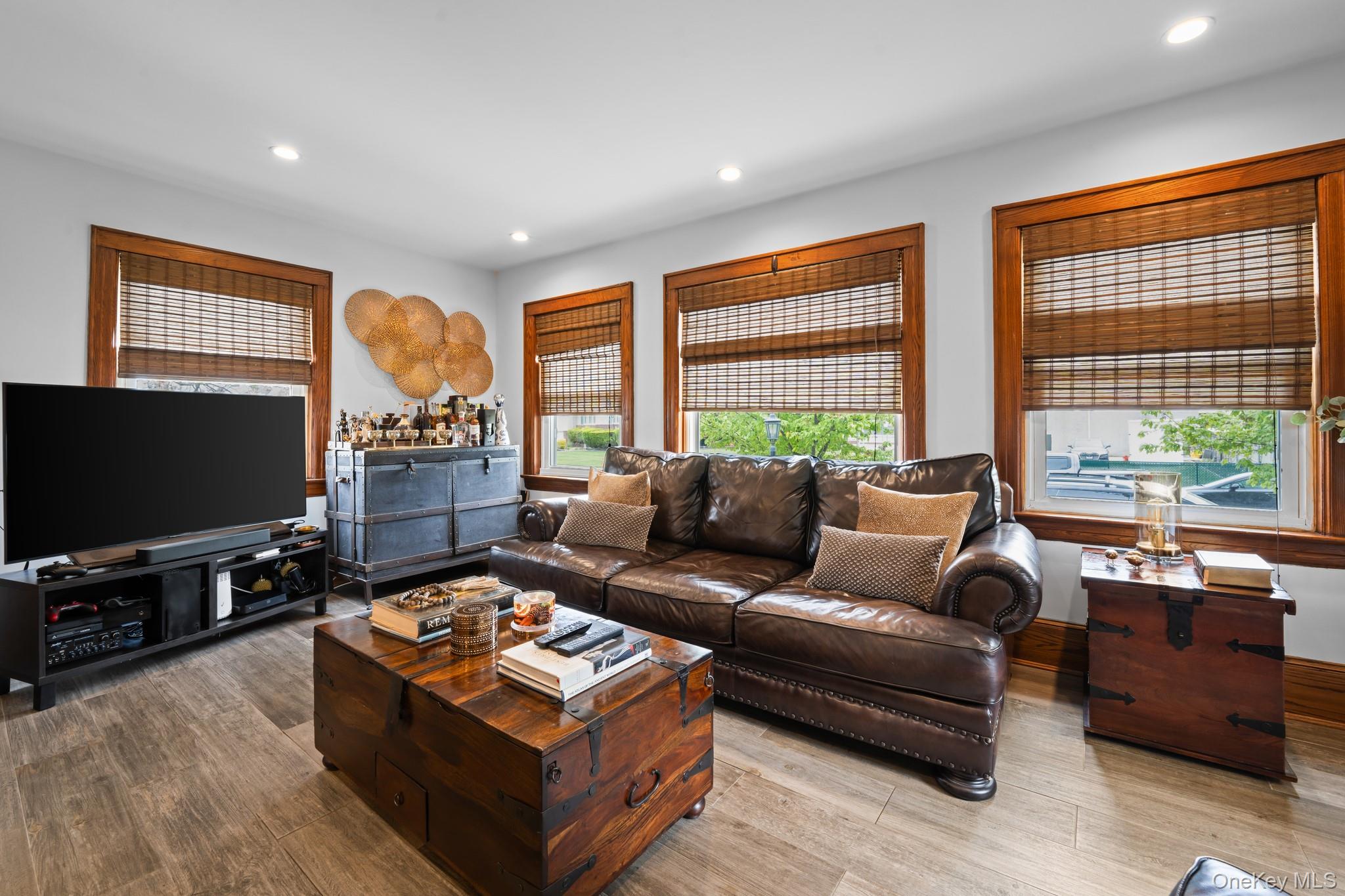 #14 photo, 29 W Henrietta Avenue, Oceanside , NY 11572