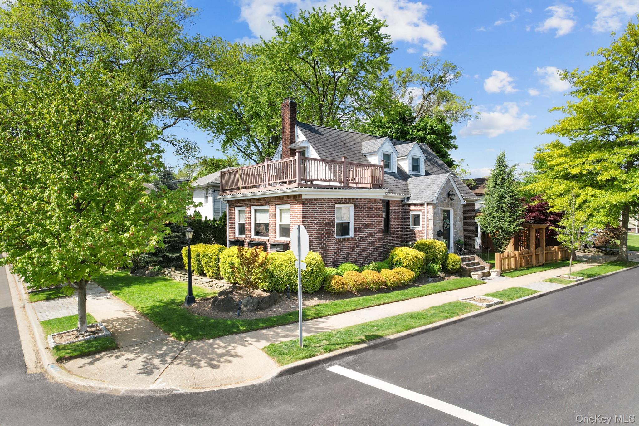 #3 photo, 29 W Henrietta Avenue, Oceanside , NY 11572