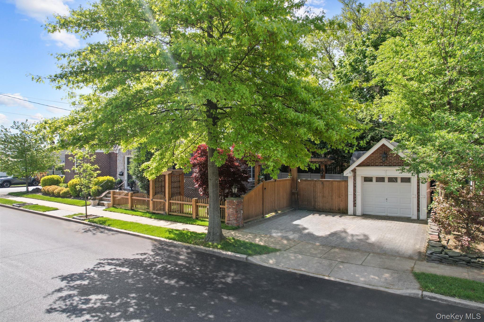 #5 photo, 29 W Henrietta Avenue, Oceanside , NY 11572