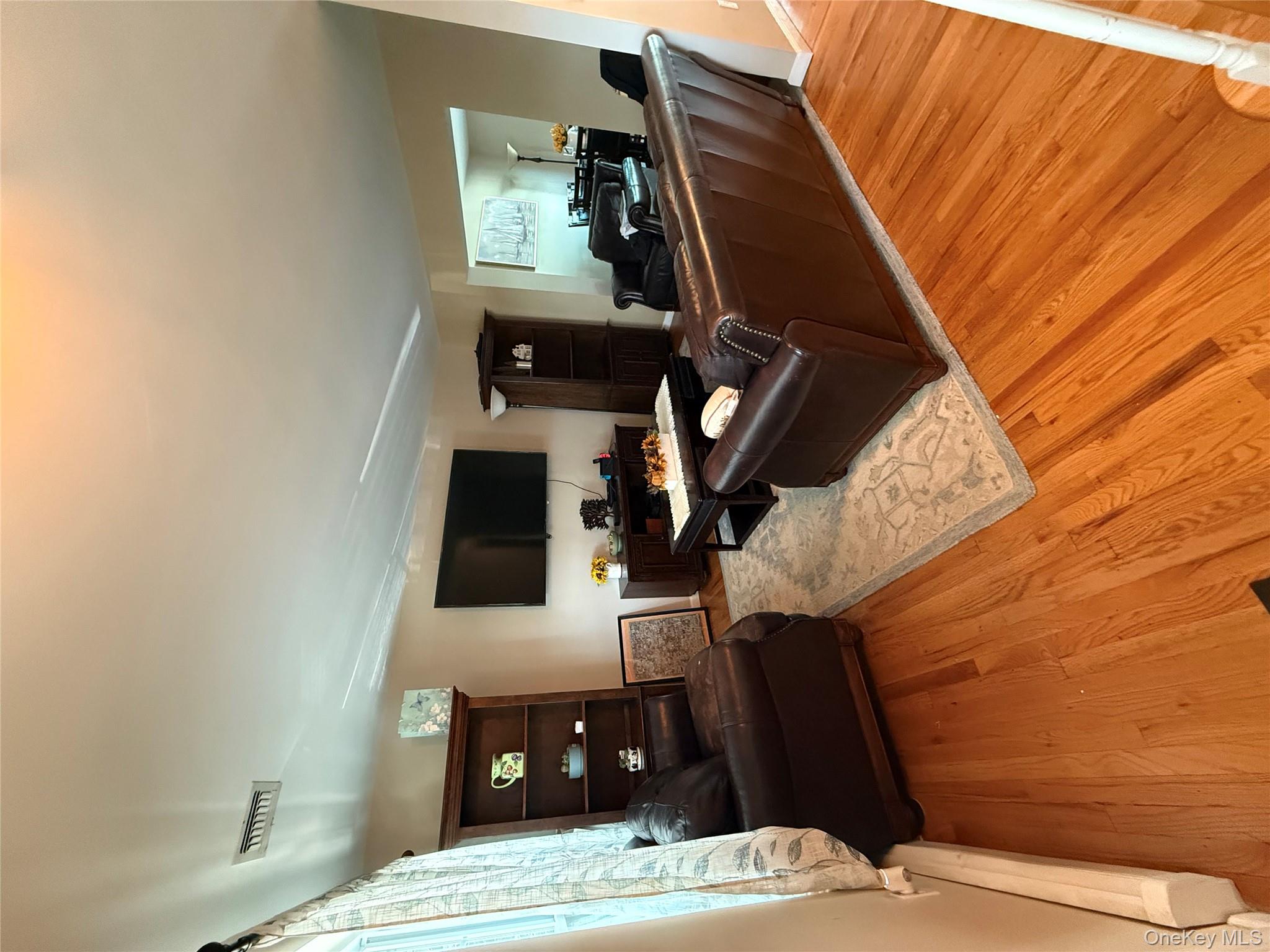 #2 photo, 5 Evans Place, 东长岛 海湾 Bay Shore , NY 11706