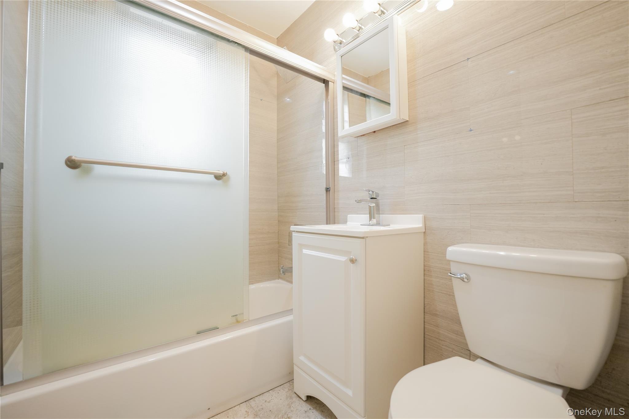 #14 photo, 6167 56th Street, クイーンズ区 Maspeth , NY 11378