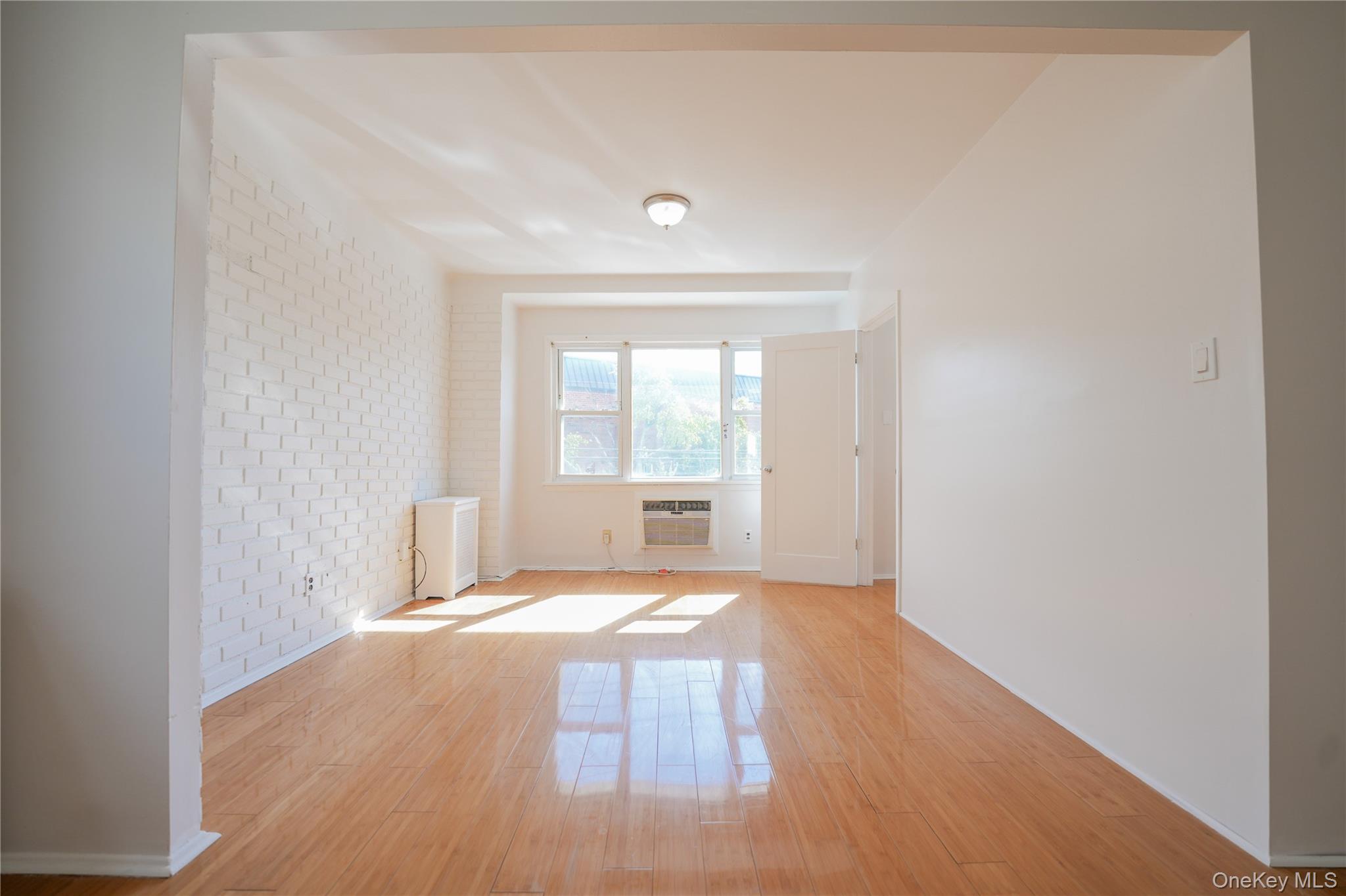 #2 photo, 6167 56th Street, クイーンズ区 Maspeth , NY 11378