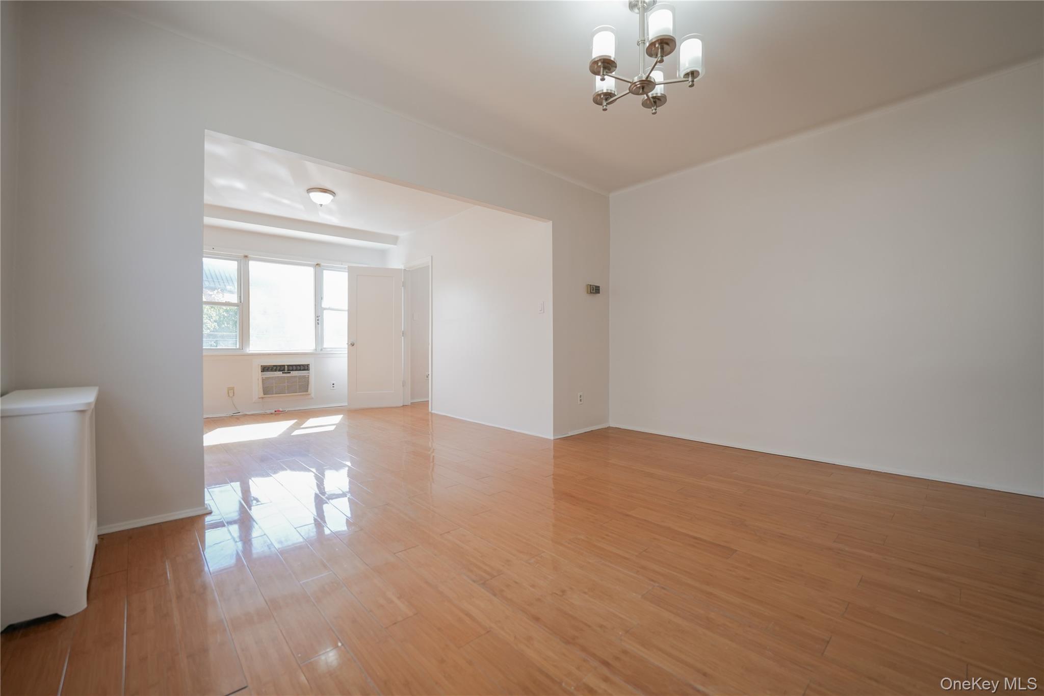 #5 photo, 6167 56th Street, クイーンズ区 Maspeth , NY 11378