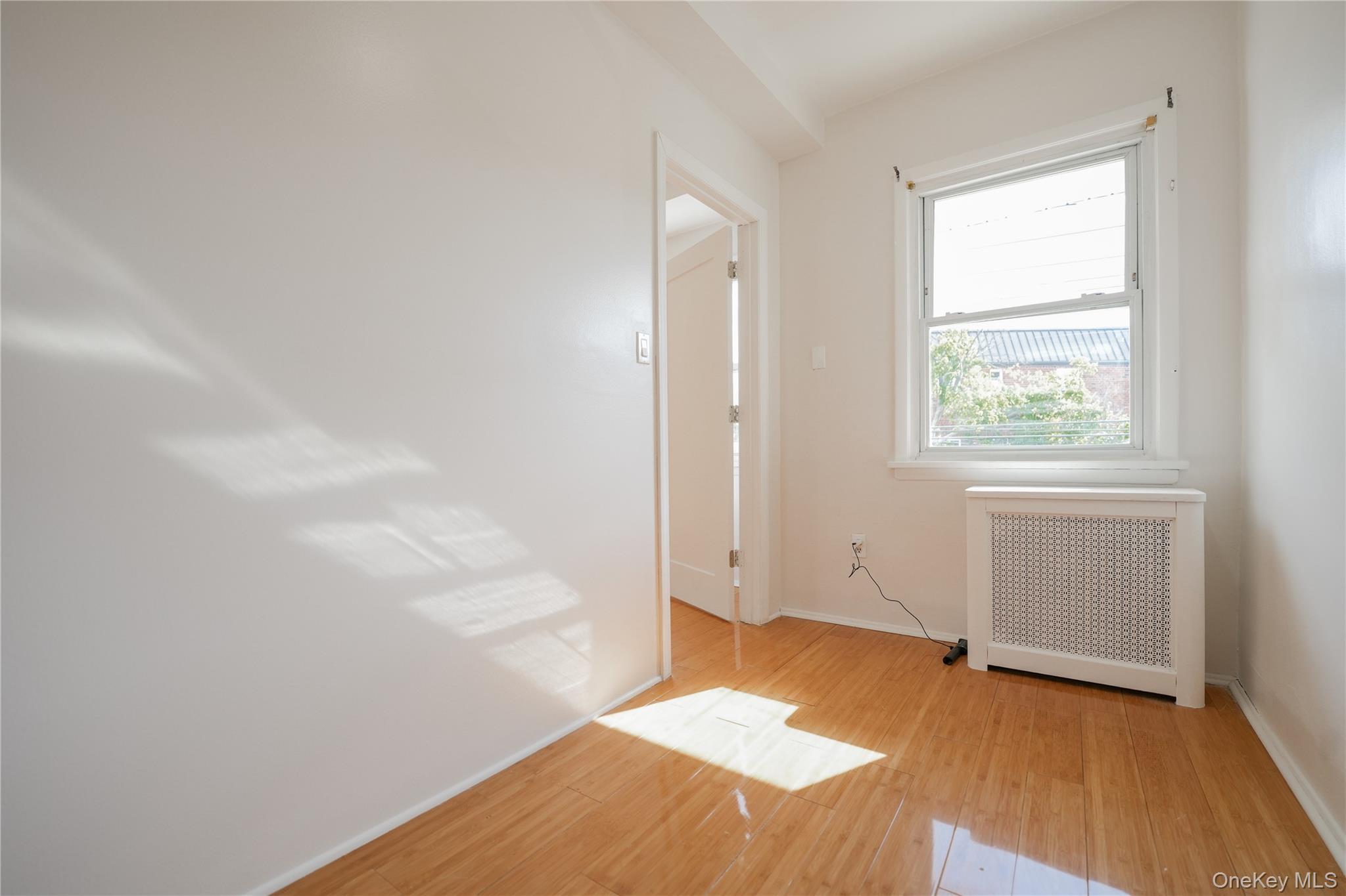 #6 photo, 6167 56th Street, クイーンズ区 Maspeth , NY 11378