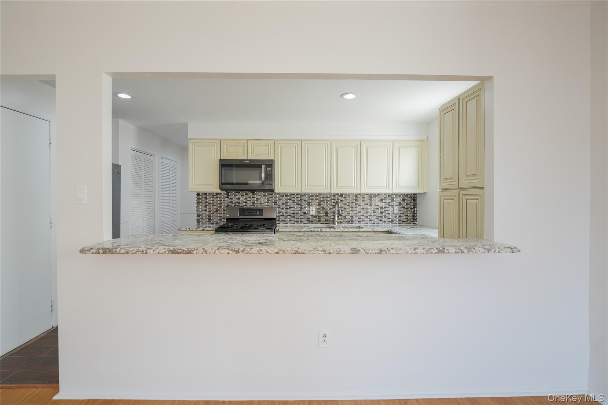 #9 photo, 6167 56th Street, クイーンズ区 Maspeth , NY 11378