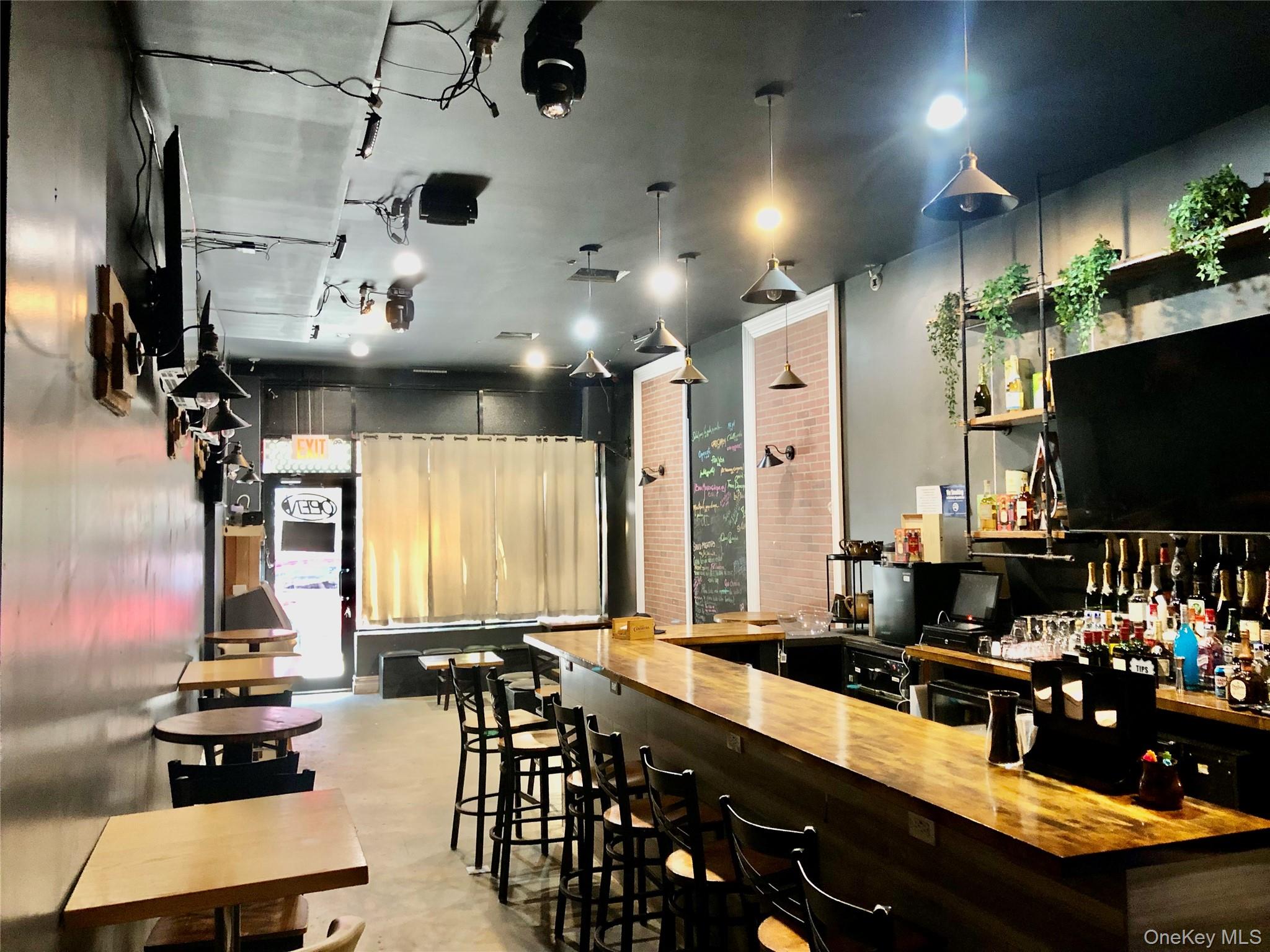 #1 photo, 108-59 Roosevelt Ave, クイーンズ区 Corona , NY 11368