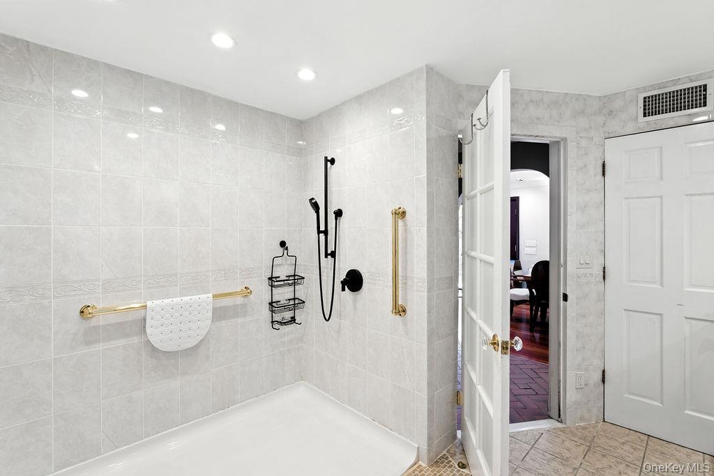 #11 photo, 158-03 82nd Street, Howard Beach , NY 11414