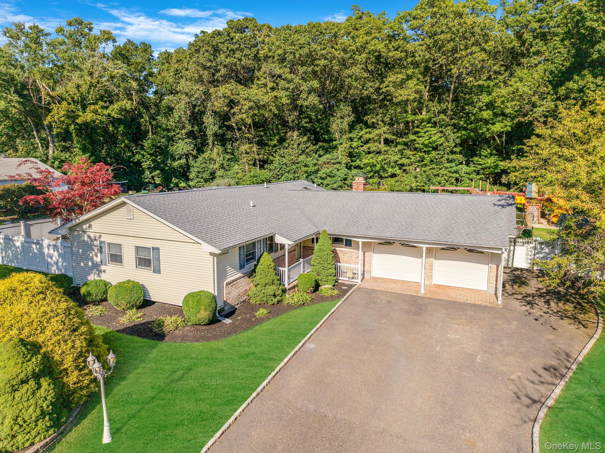 #1 photo, 39 Robinhood Lane, 东长岛 East Setauket , NY 11733