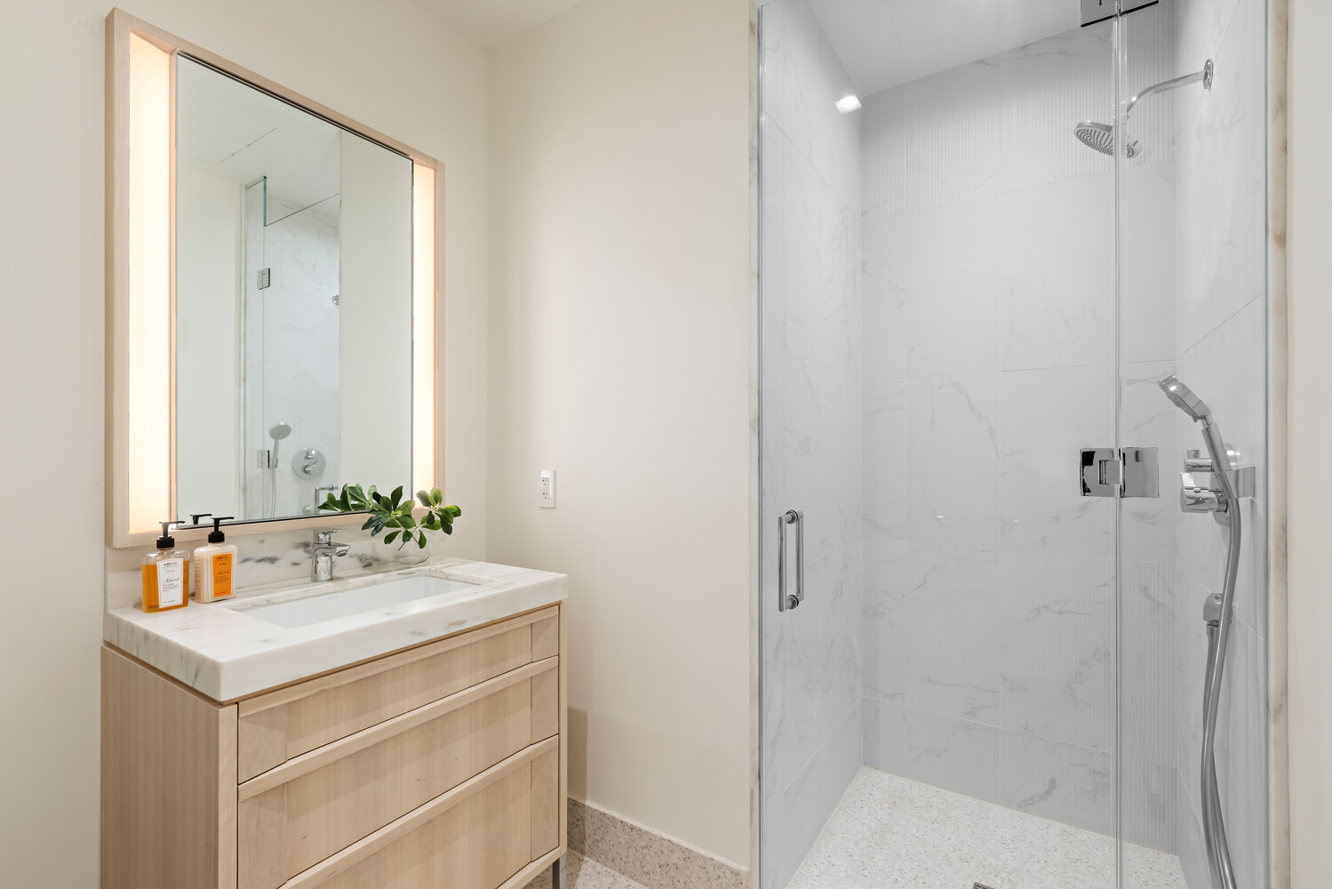 #13 photo, 212 W 93RD Street, マンハッタン Upper West Side , NY 10025