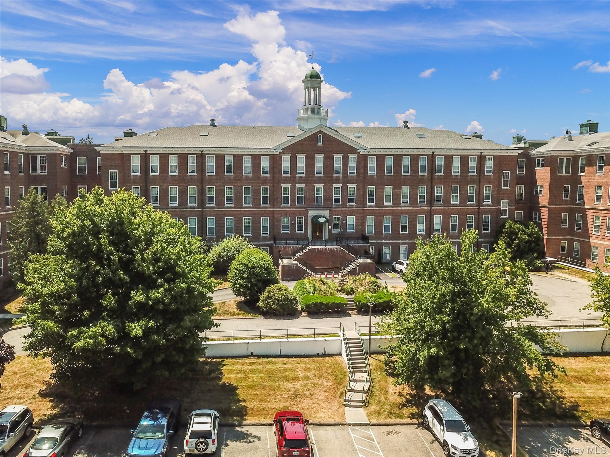 #1 photo, 6111 Villa At The Woods, 纽约州 Peekskill , NY 10566