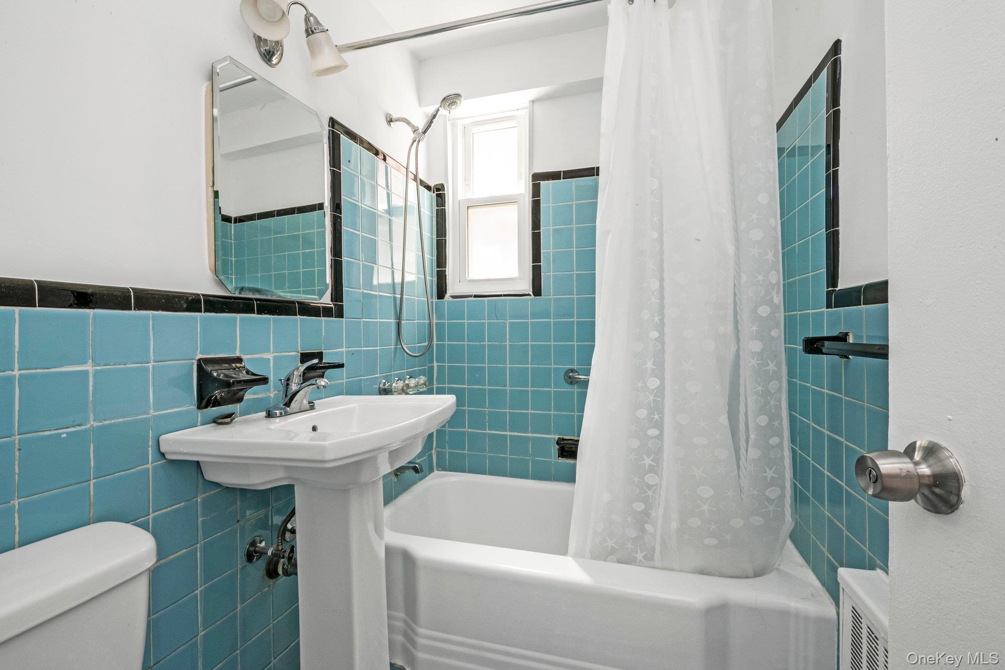 #11 photo, 2711 Young Avenue, ブロンクス区 Bronx , NY 10469