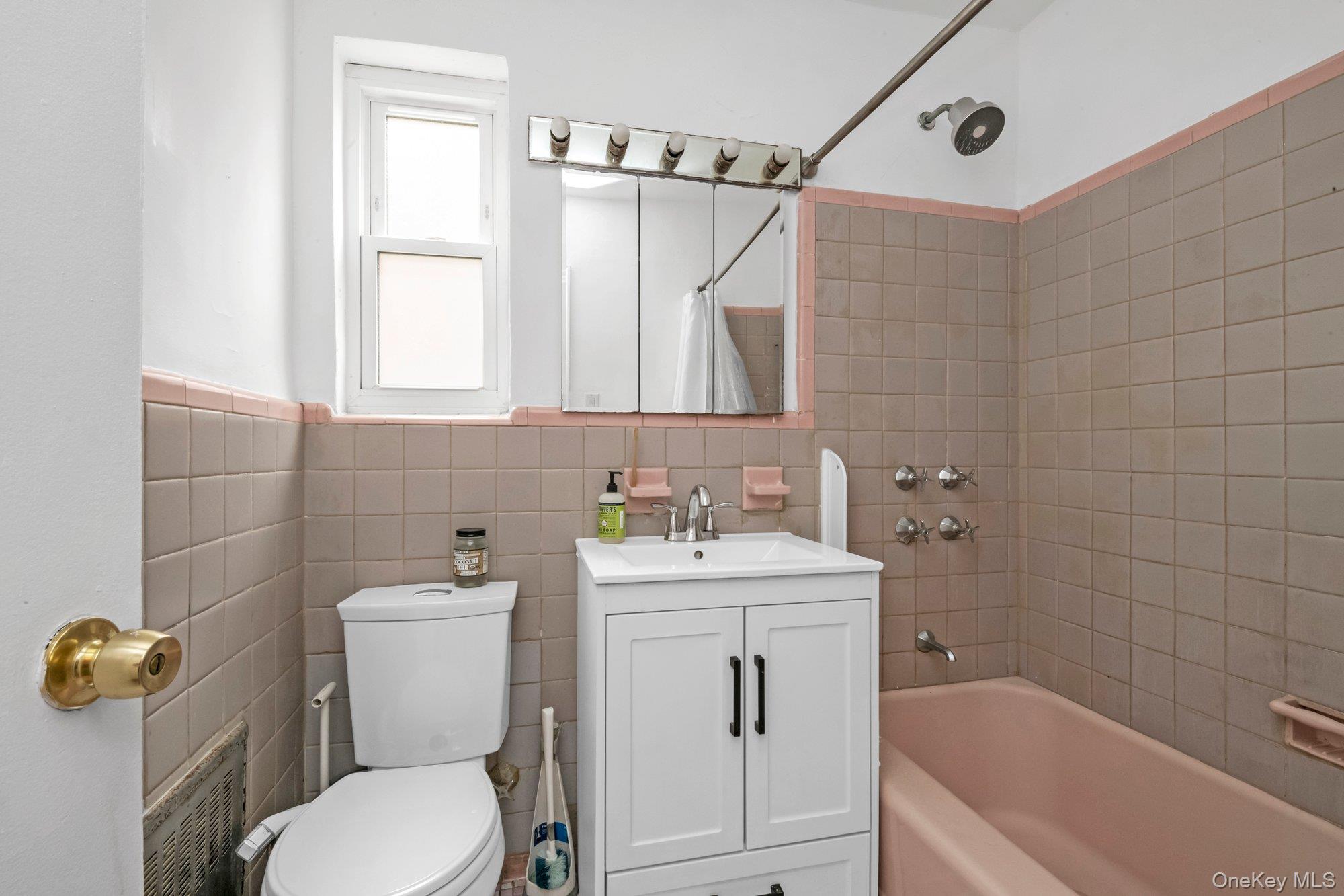 #14 photo, 2711 Young Avenue, ブロンクス区 Bronx , NY 10469