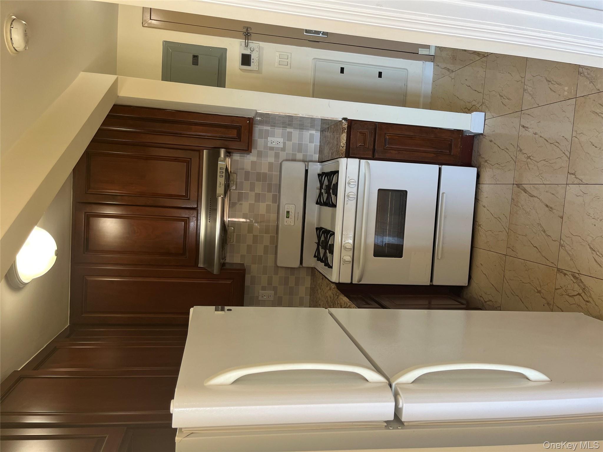 #2 photo, 13621 Latimer Place, クイーンズ区 Flushing , NY 11354