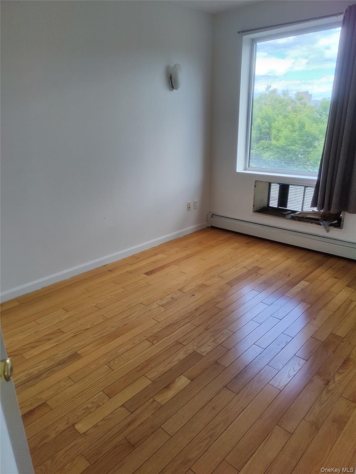 #4 photo, 13621 Latimer Place, クイーンズ区 Flushing , NY 11354