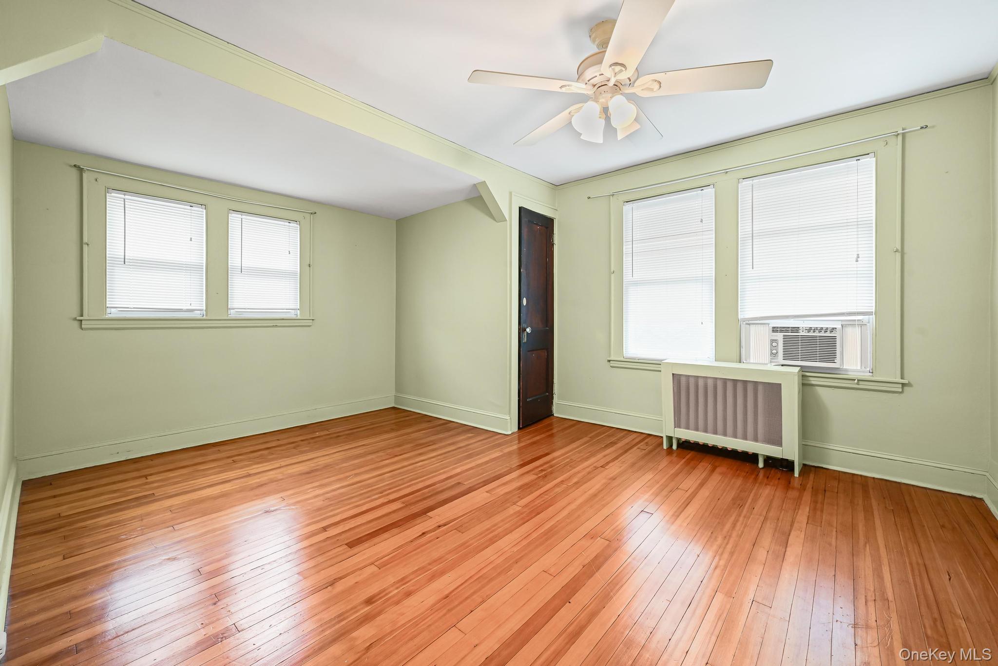 #13 photo, 30 Temple Street, ナッソー郡 Williston Park , NY 11596