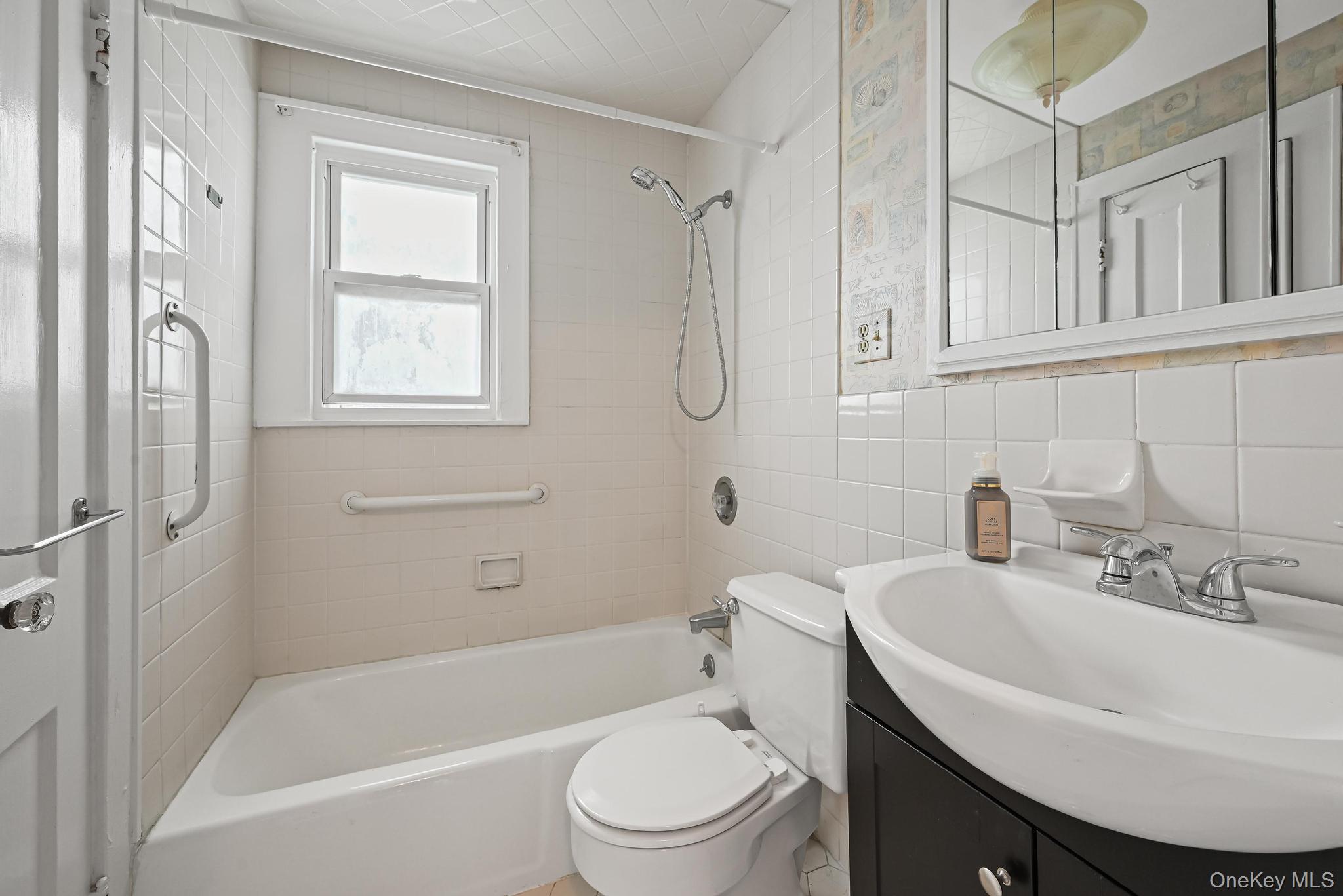 #16 photo, 30 Temple Street, ナッソー郡 Williston Park , NY 11596