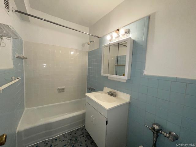 #4 photo, 108-49 63rd Avenue, Forest Hills , NY 11375