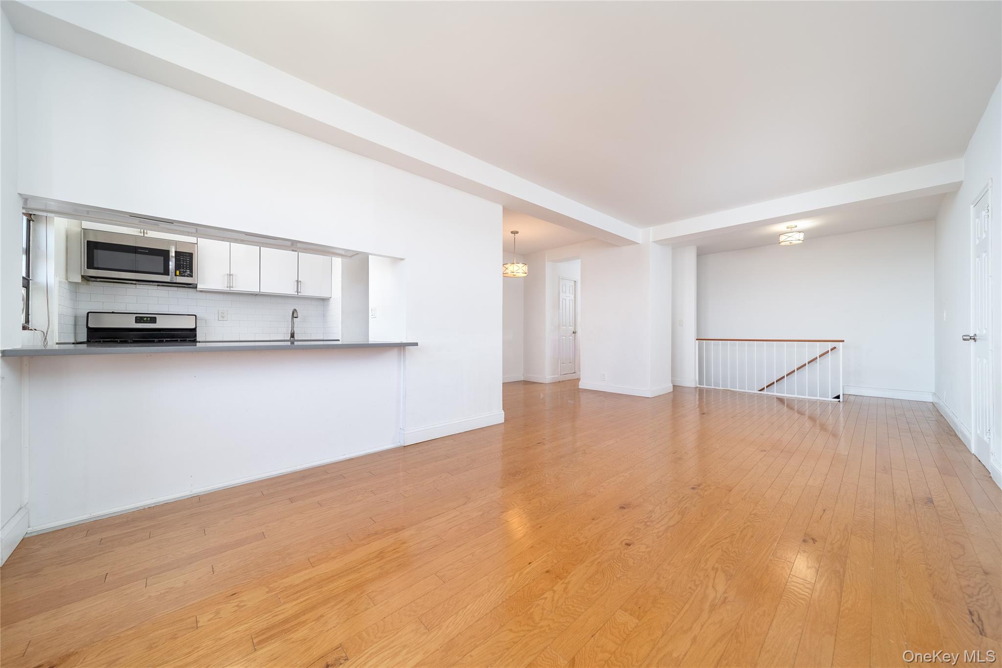 #8 photo, 99-32 66th road Road, クイーンズ区 Rego Park , NY 11374