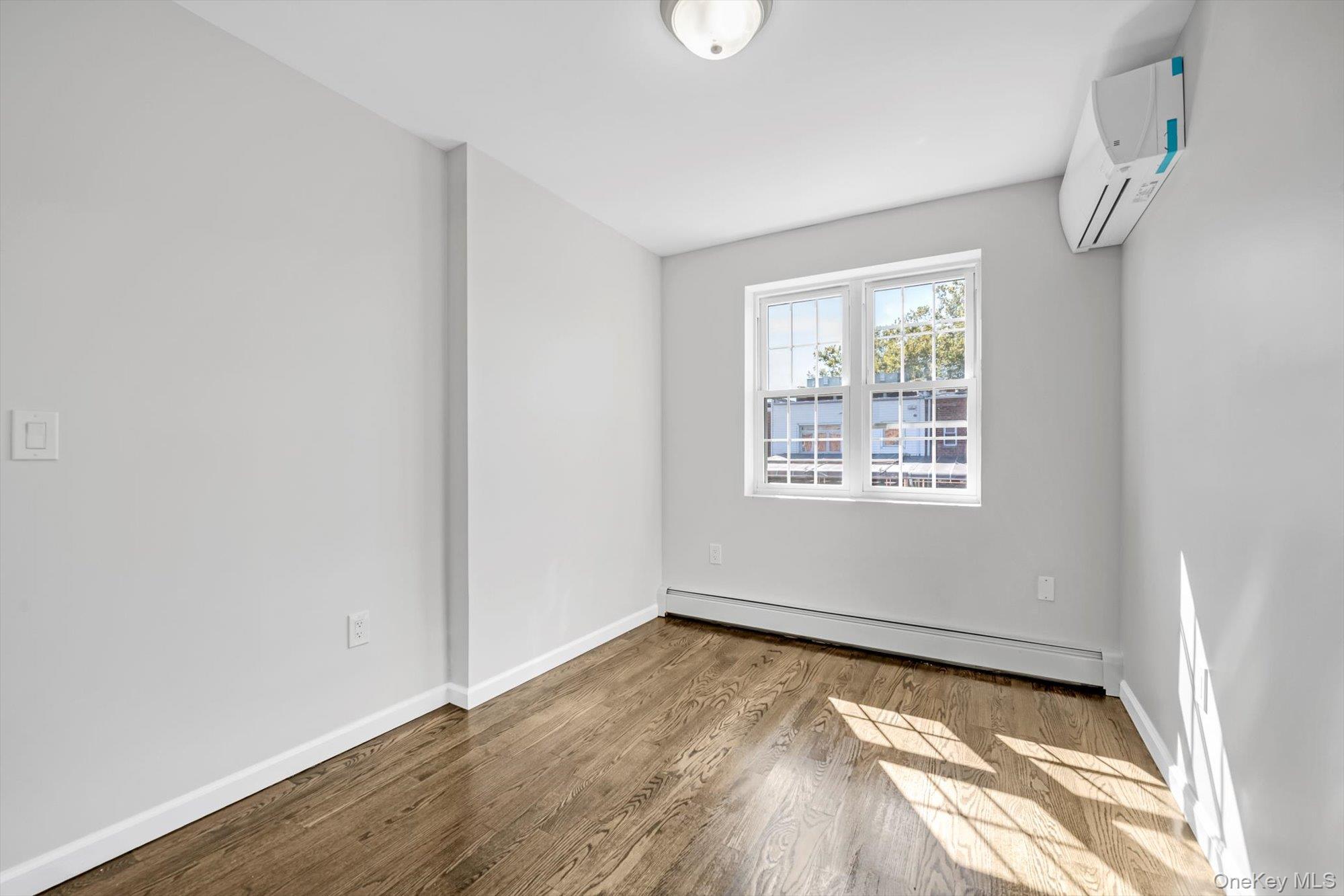 #12 photo, 147-48 76th Road, クイーンズ区 Flushing , NY 11367