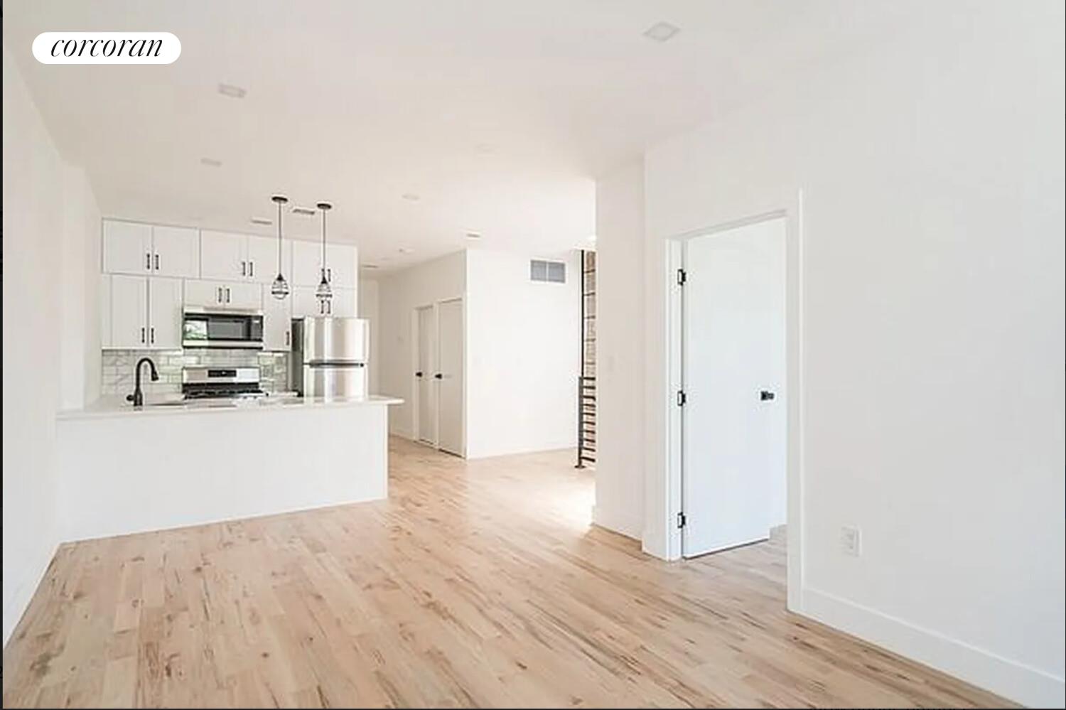 #1 photo, 297 HINSDALE Street, ブルックリン区 East New York , NY 11207