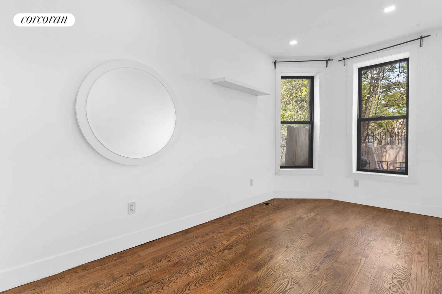 #12 photo, 297 HINSDALE Street, ブルックリン区 East New York , NY 11207