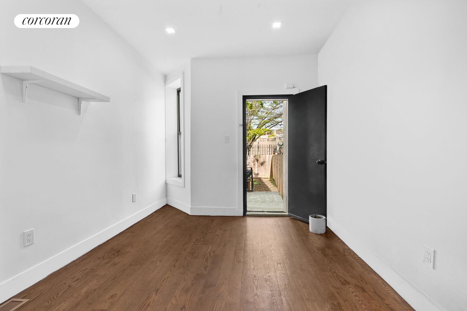 #13 photo, 297 HINSDALE Street, ブルックリン区 East New York , NY 11207