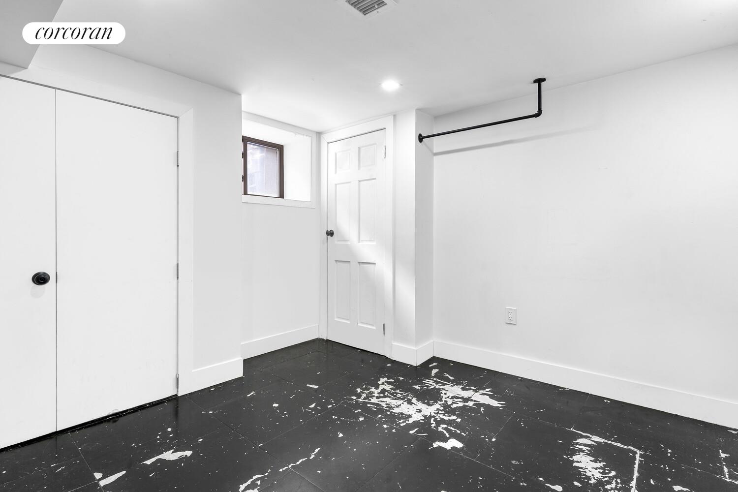 #14 photo, 297 HINSDALE Street, ブルックリン区 East New York , NY 11207