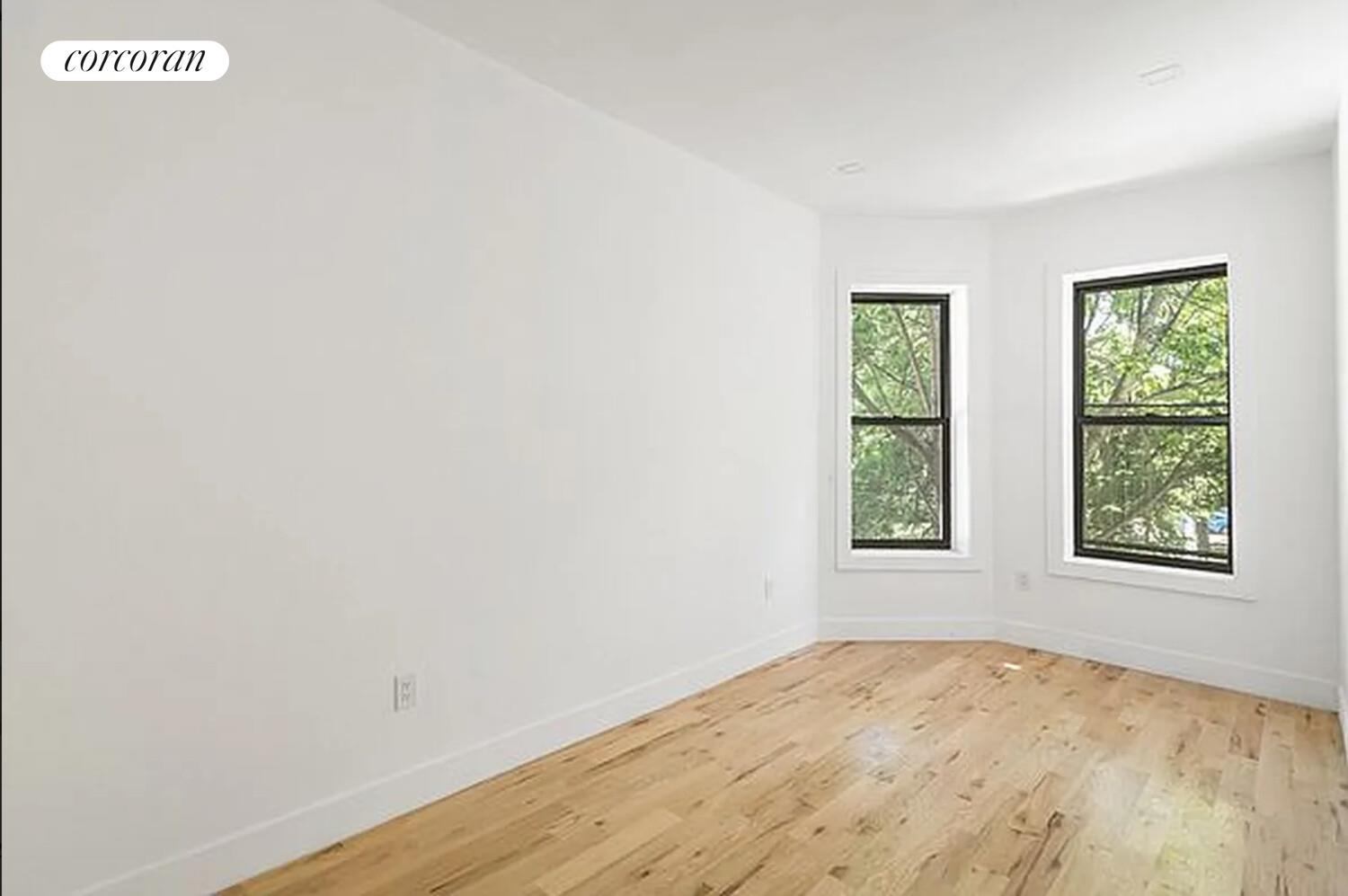 #5 photo, 297 HINSDALE Street, ブルックリン区 East New York , NY 11207