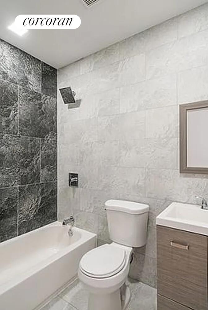 #8 photo, 297 HINSDALE Street, ブルックリン区 East New York , NY 11207