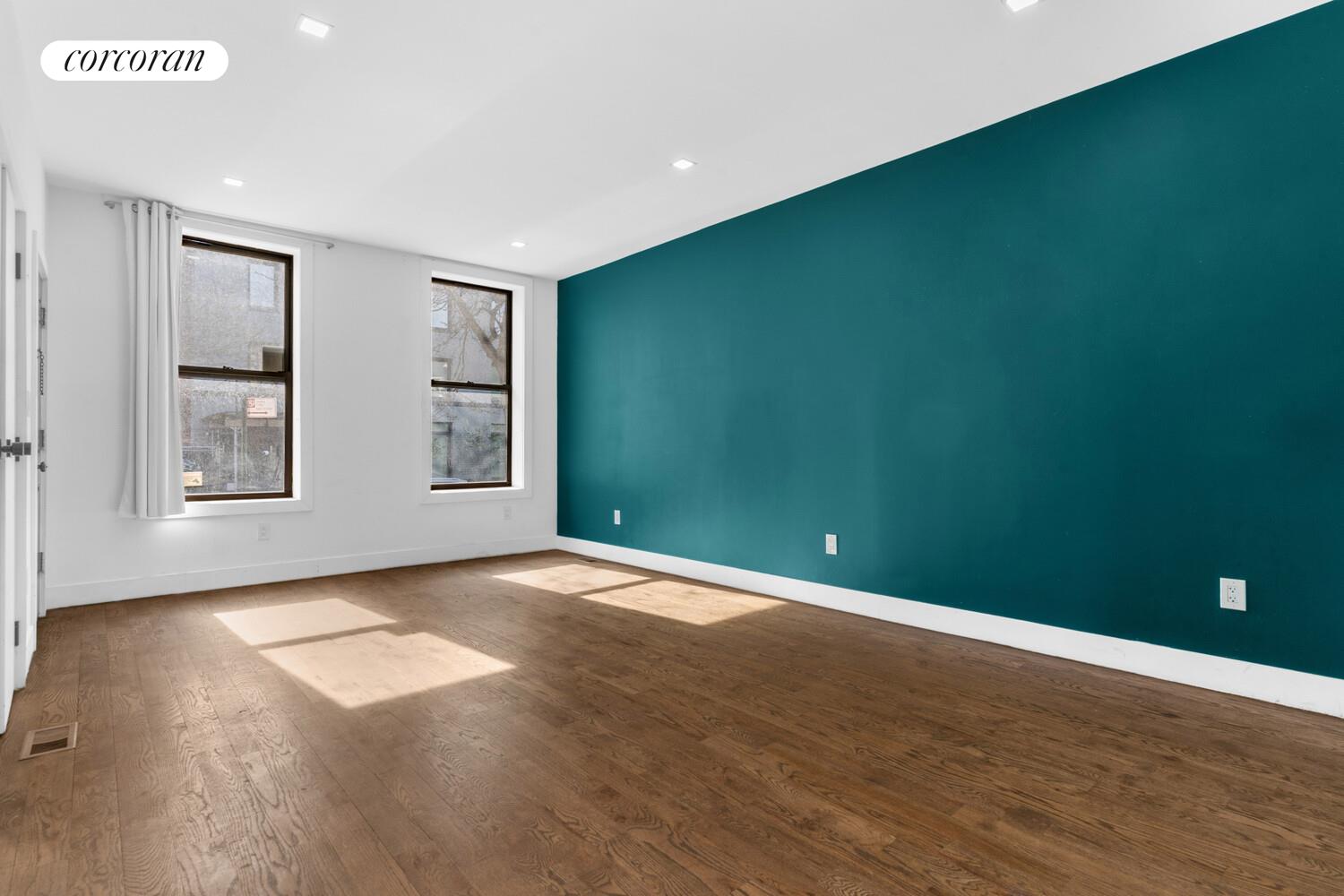 #9 photo, 297 HINSDALE Street, ブルックリン区 East New York , NY 11207