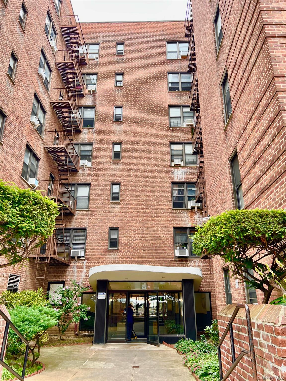 #1 photo, 83-60 Vietor Avenue, एल्महर्स्ट Elmhurst , NY 11373