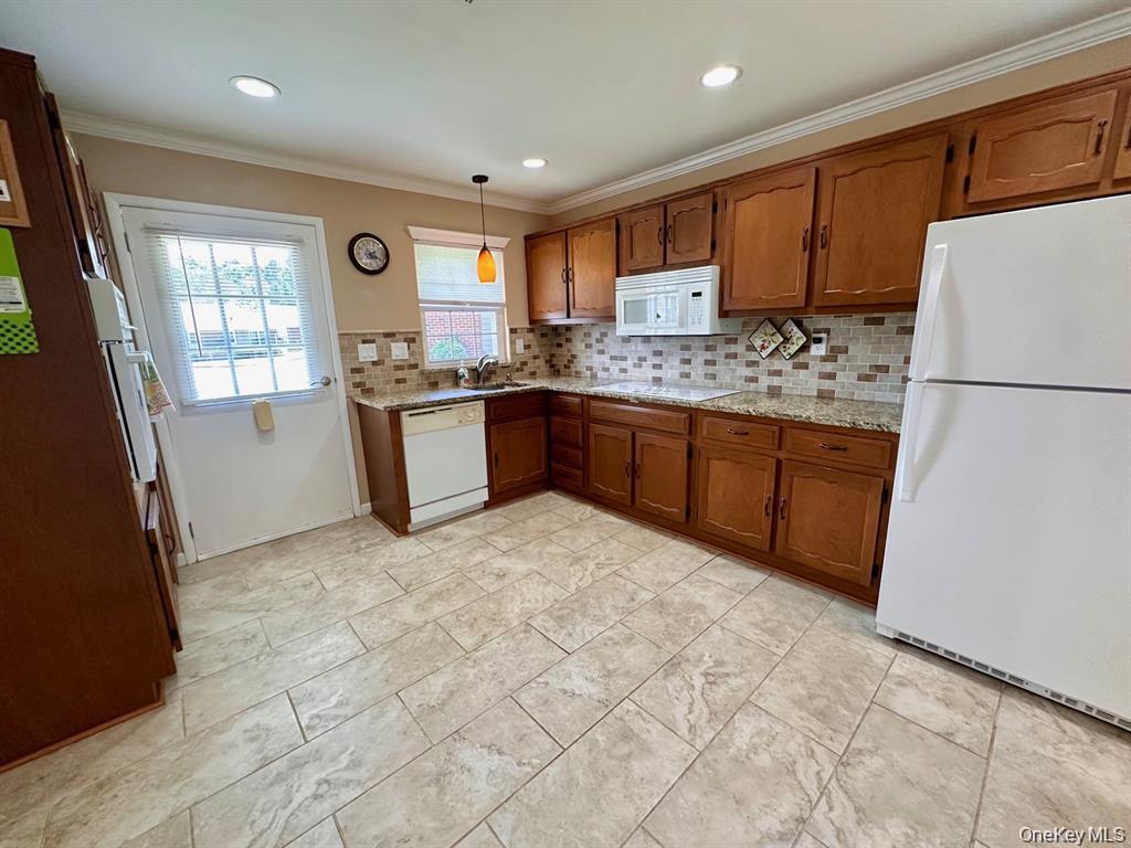 #4 photo, 69B Enfield Court, Ridge , NY 11961