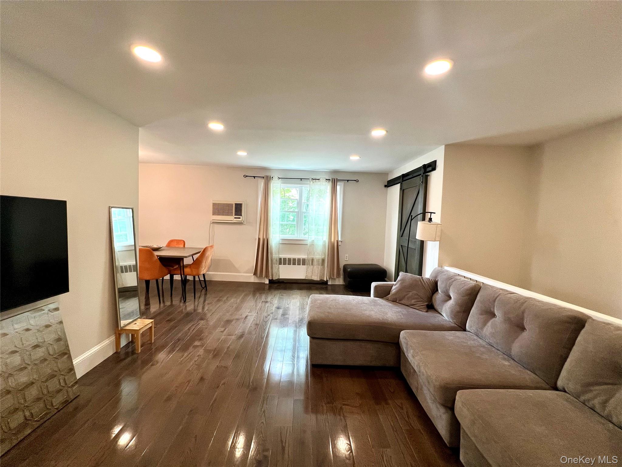 #2 photo, 224-33 Kingsbury Avenue, Oakland Gardens , NY 11364