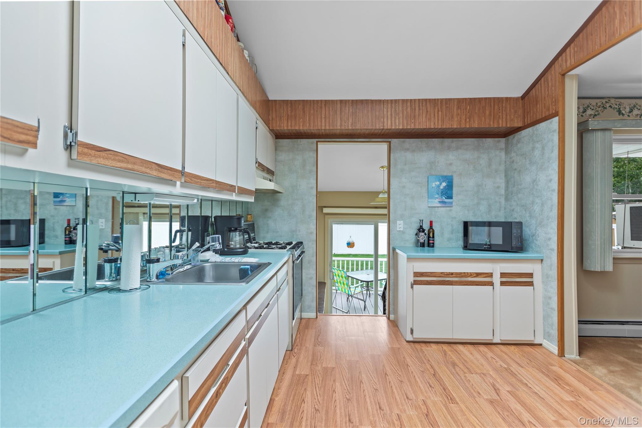 #13 photo, 18 Sterling Place, מחוז סאפוק Sayville , NY 11782