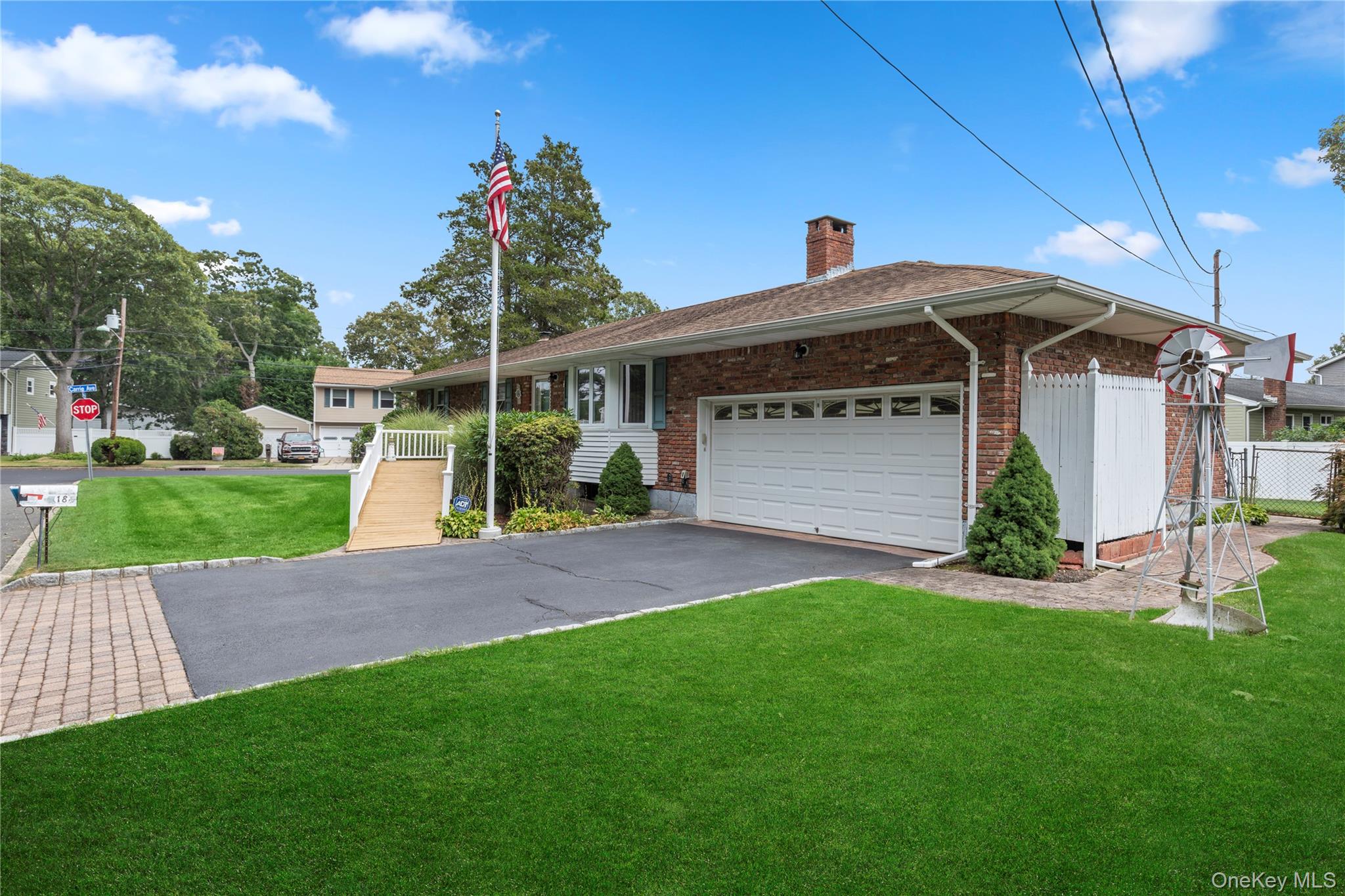 #3 photo, 18 Sterling Place, מחוז סאפוק Sayville , NY 11782