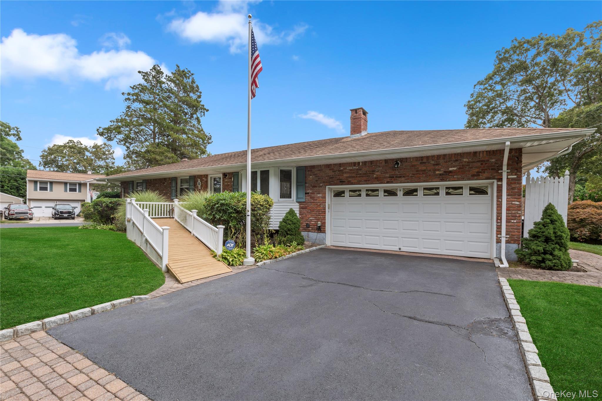 #4 photo, 18 Sterling Place, מחוז סאפוק Sayville , NY 11782