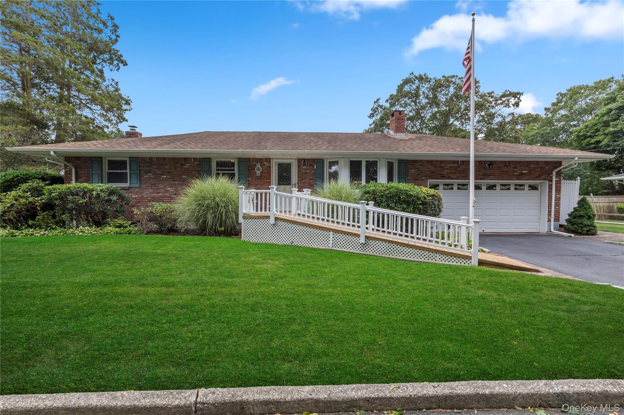 #5 photo, 18 Sterling Place, מחוז סאפוק Sayville , NY 11782