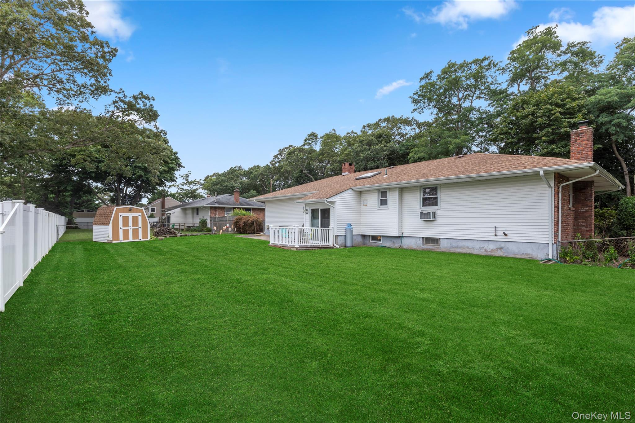 #6 photo, 18 Sterling Place, מחוז סאפוק Sayville , NY 11782