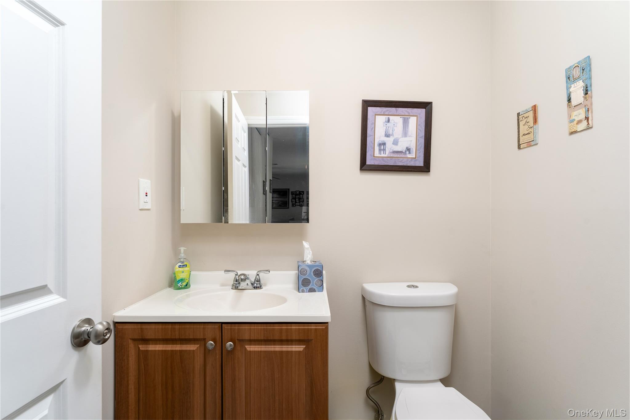 #17 photo, 329 Woodbridge Drive, サフォーク郡 Ridge , NY 11961