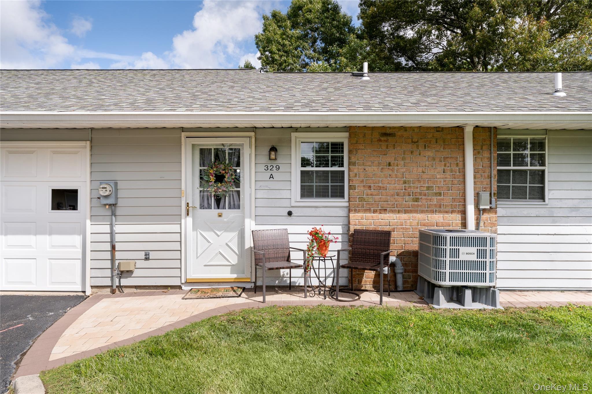 #2 photo, 329 Woodbridge Drive, サフォーク郡 Ridge , NY 11961