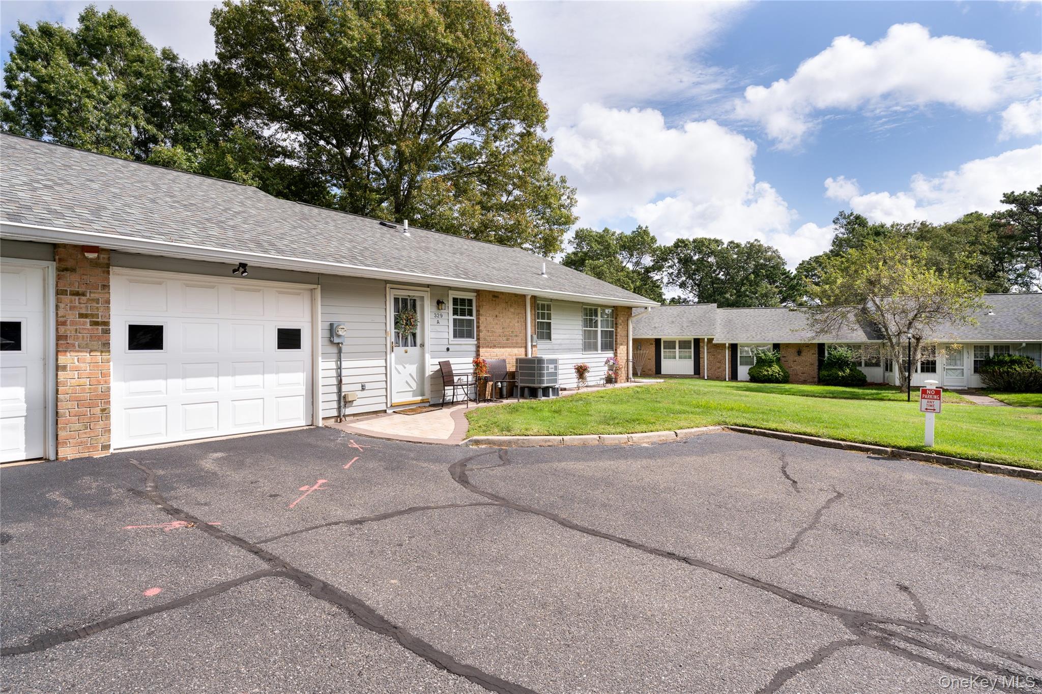 #4 photo, 329 Woodbridge Drive, サフォーク郡 Ridge , NY 11961