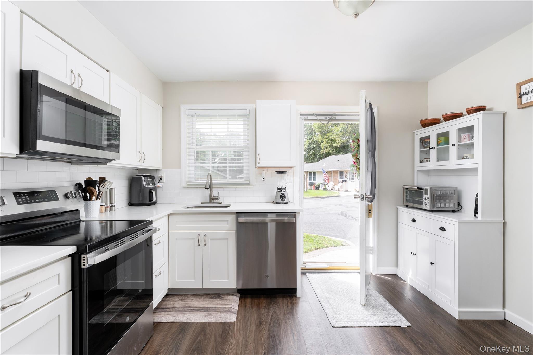 #5 photo, 329 Woodbridge Drive, サフォーク郡 Ridge , NY 11961