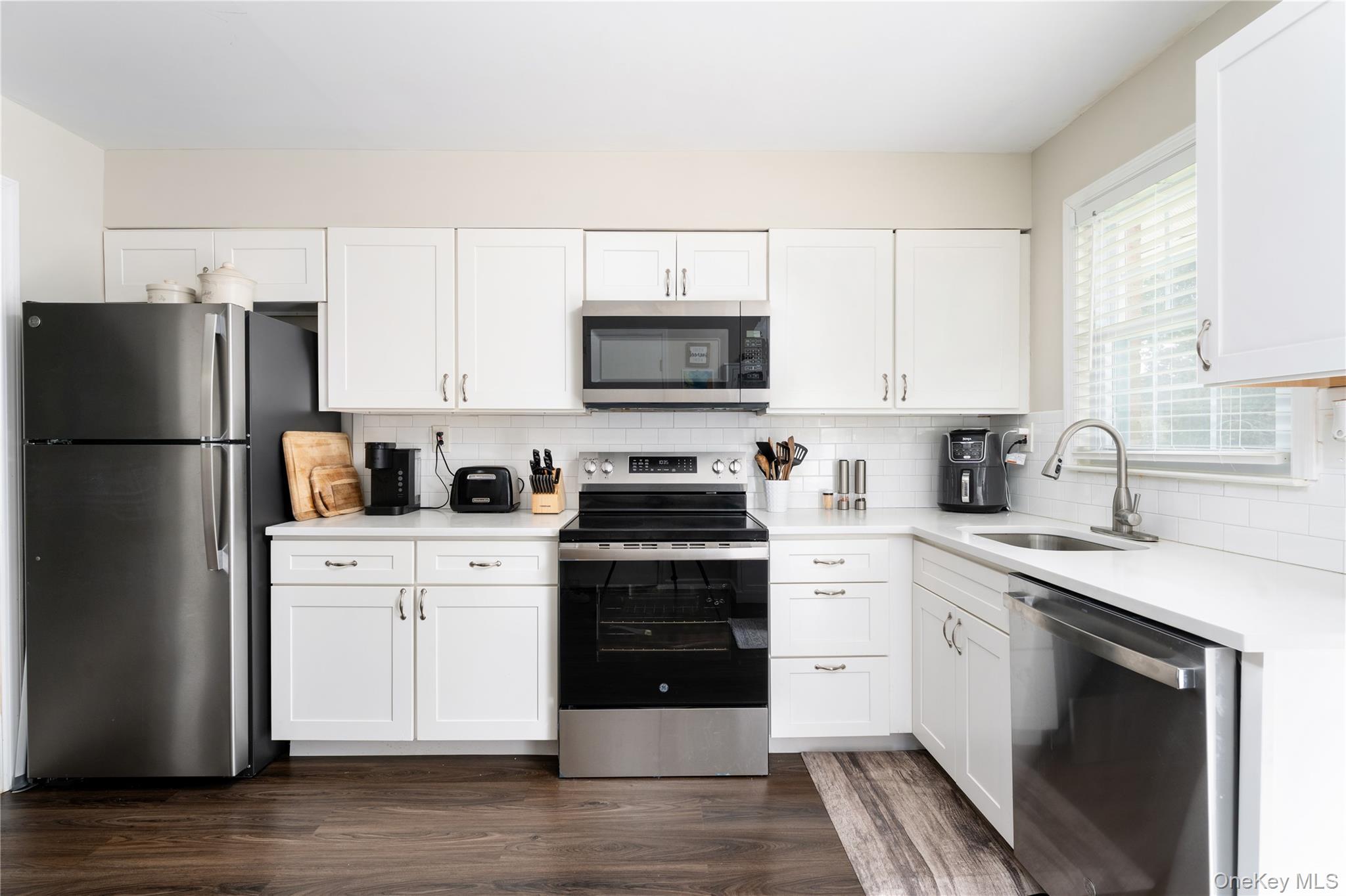 #6 photo, 329 Woodbridge Drive, サフォーク郡 Ridge , NY 11961