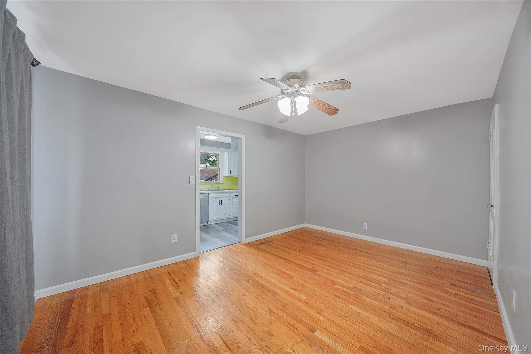 #11 photo, 76 Cambridge Street, ناسو Valley Stream , NY 11581