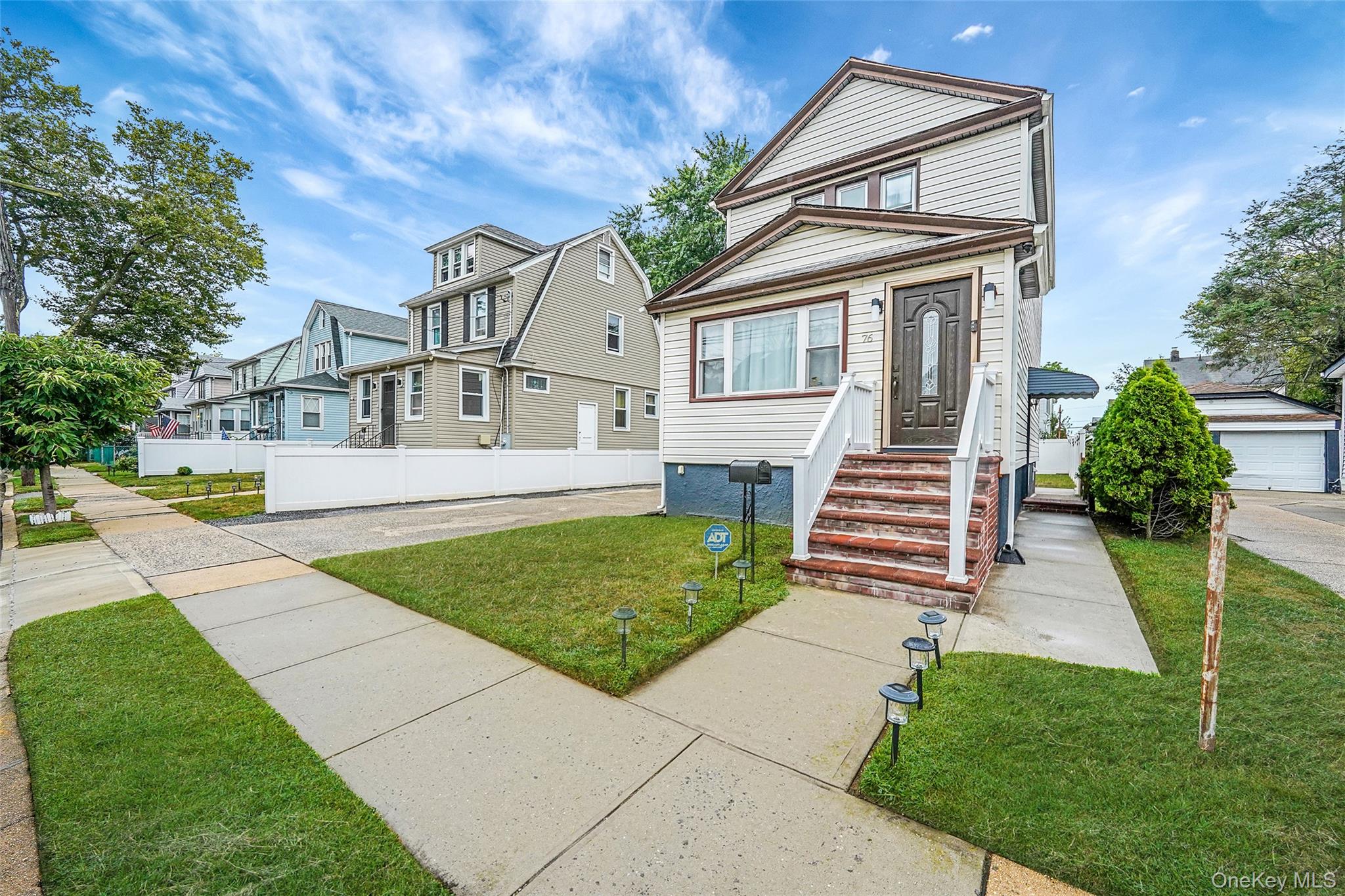 #2 photo, 76 Cambridge Street, ناسو Valley Stream , NY 11581